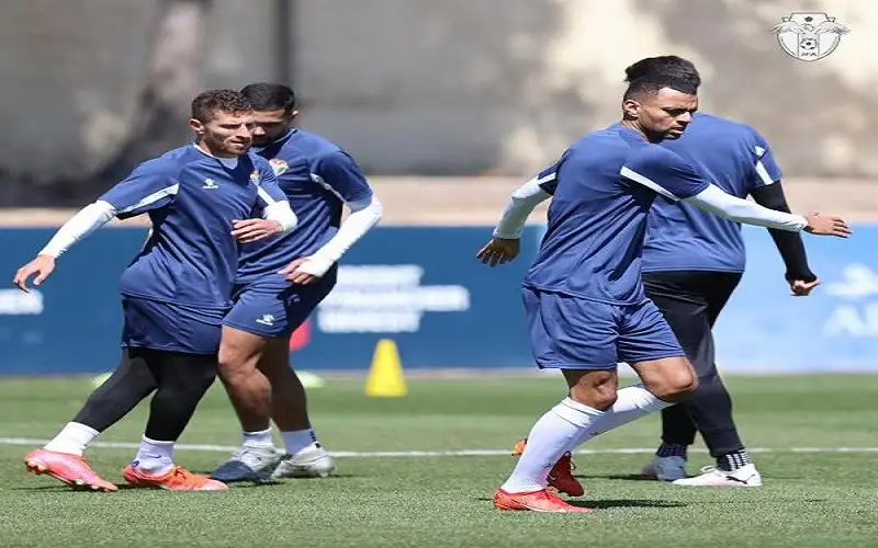 منتخبنا لكرة القدم يبدأ تدريباته استعدادا