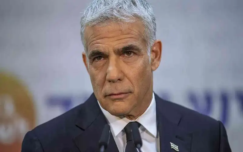 لبيد: نحتاج 10 آلاف جندي والحريديم