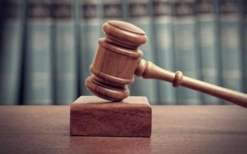 توقيف مدخل بيانات بأمانة عمان بجنحة