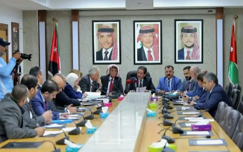 الحكومة: مستثمر المطار مني بخسائر كبيرة