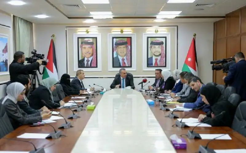 الريادة النيابية تبحث الخدمات الإلكترونية لشركة