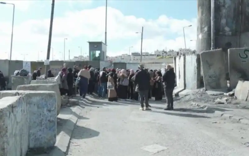 الاحتلال يمنع أهالي الضفة من دخول