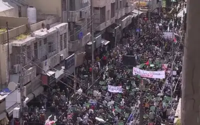 انطلاق مسيرات تندد بالعدوان الإسرائيلي على