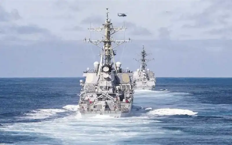 الجماعة اليمنية: هاجمنا مدمرة أمريكية بطائرات