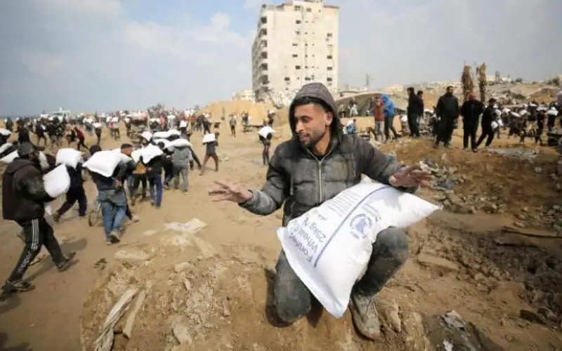 الاحتلال يستهدف مراكز المساعدات في غزة