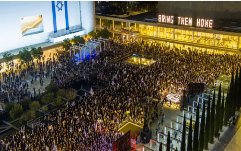 مظاهرات حاشدة أمام وزارة دفاع الاحتلال