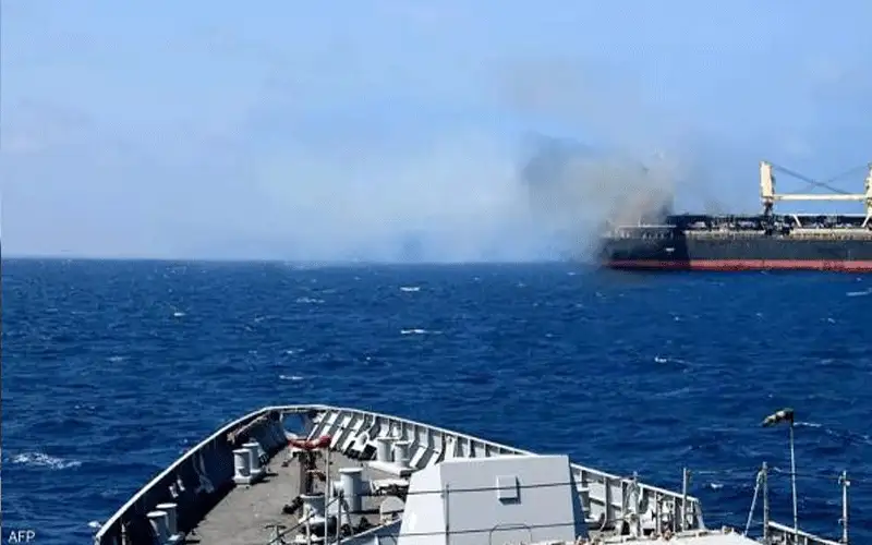 بلاغ عن انفجار قرب سفينة تجارية