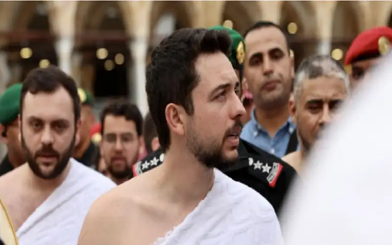 ولي العهد يدعو في مكة: “اللهم