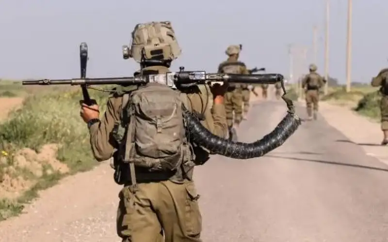 هآرتس: مئات الحسابات المزيفة عبر الإنترنت