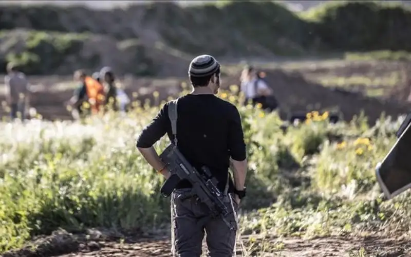 اسشهاد فلسطيني برصاص مستوطن ترجمة لتحريض