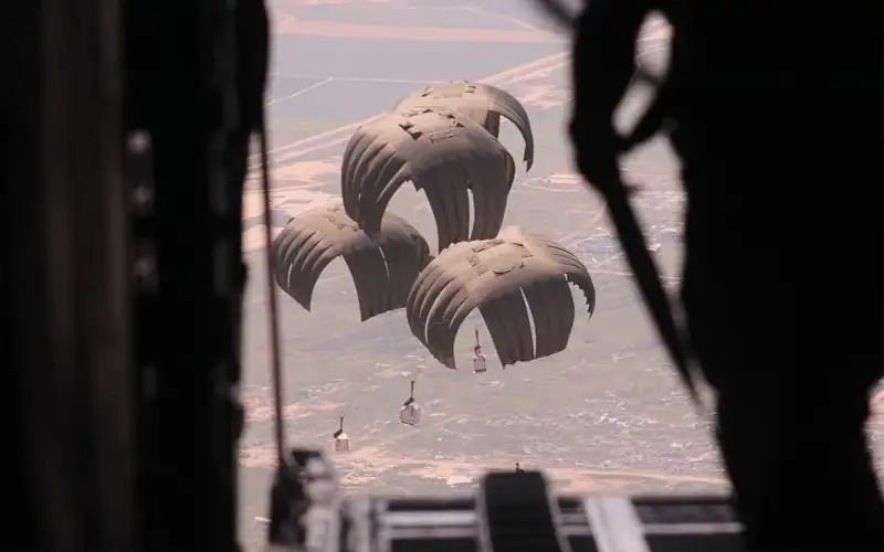 الأردن ينفذ 7 إنزالات جوية لمساعدات