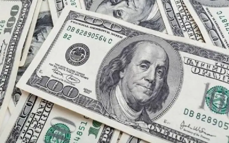 تراجع الدولار بعد تثبيت المركزي الأميركي
