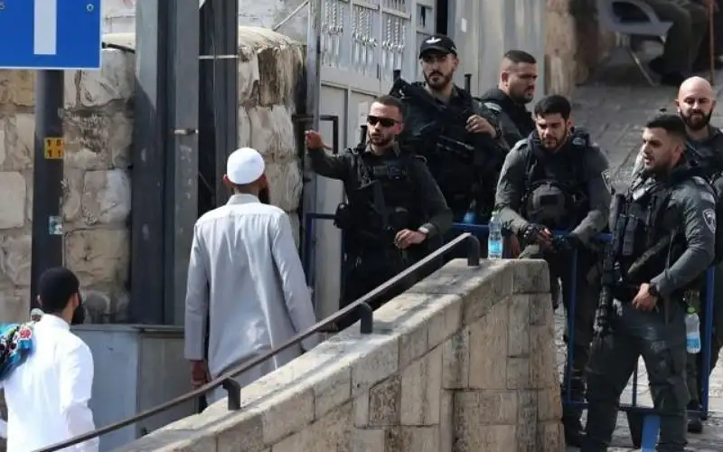 الاحتلال يفرض قيودا مشددة بالأقصى