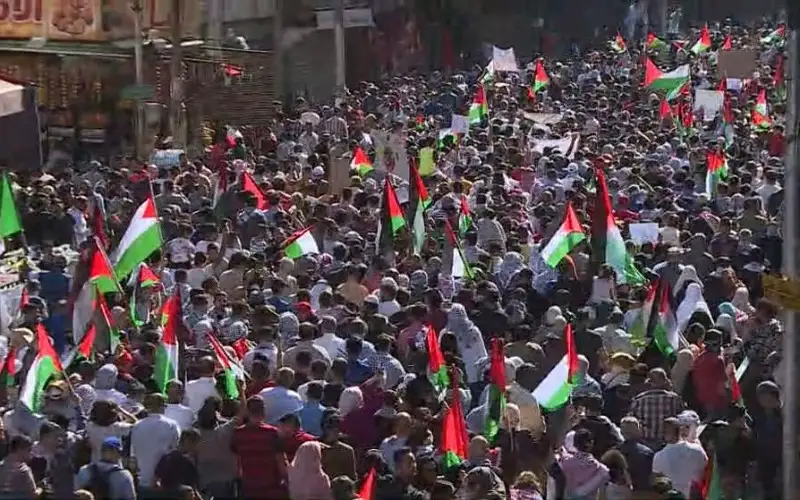 مسيرات بالمحافظات ترفض استمرار العدوان على