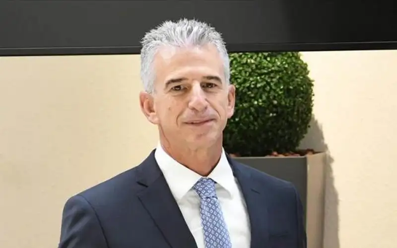 إعلام عبري: رئيس الموساد يغادر إلى