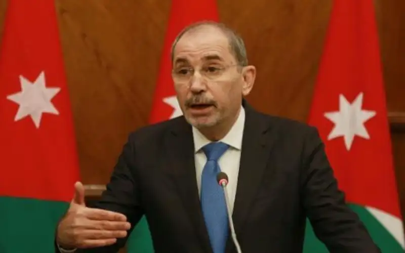 الصفدي: نتنياهو يتحدى العالم بما في