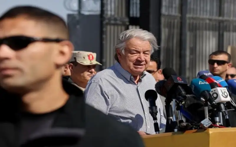 غوتيريش من معبر رفح: الخيار في