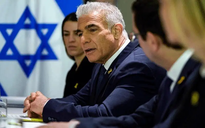 لبيد: حكومة نتنياهو كاذبة وتتهرب من