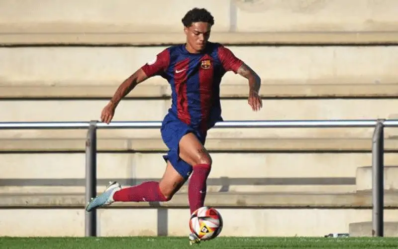 برشلونة يستدعي نجل رونالدينيو للتدريب مع