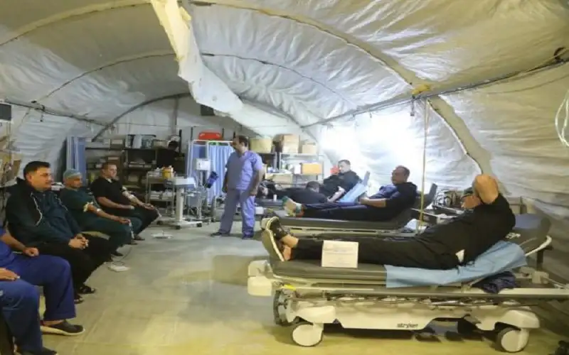 طواقم المستشفى الأردني جنوب غزة٢ تتبرع