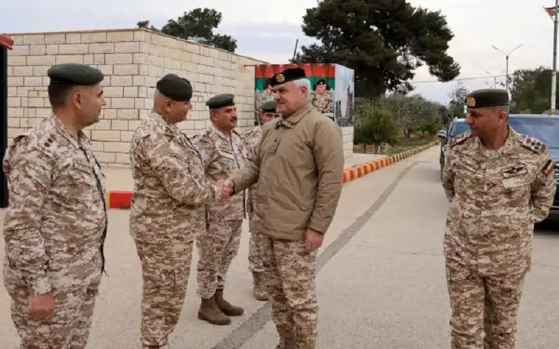 الحنيطي يزور قيادة المنطقة العسكرية الشرقية