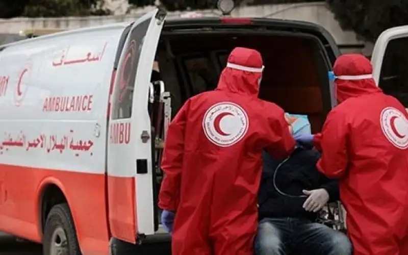 الاحتلال يجبر الهلال الأحمر على إخلاء