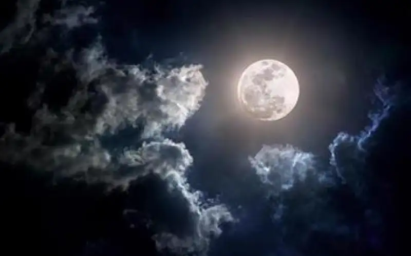 الطعاني: رؤية البدر مكتملا يوم أمس