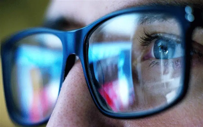 الضوء الأزرق يؤثر على الساعة البيولوجية