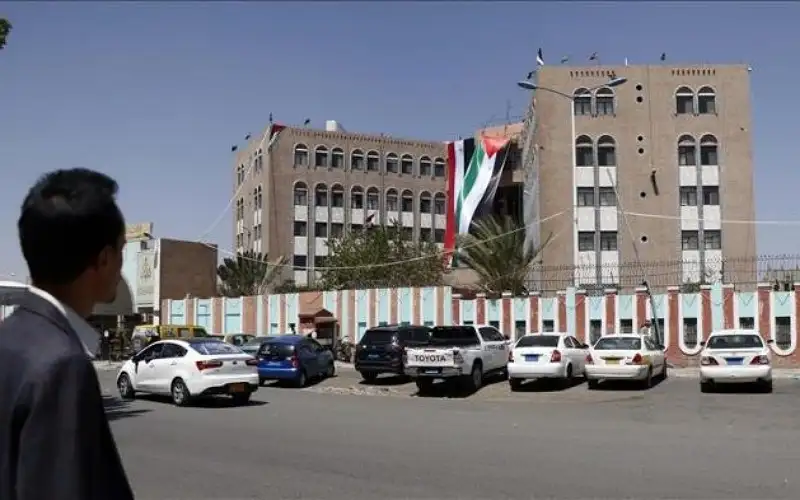 الحوثي: غارة أمريكية بريطانية على صعدة