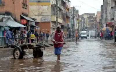 11 وفاة ونزوح الآلاف بسبب إعصار