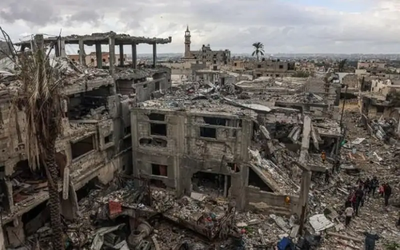 الاحتلال ينسف المنازل المحيطة بمجمع الشفاء