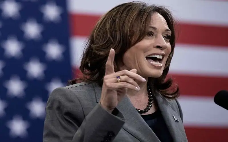 نائبة بايدن تخرج عن المألوف لجذب