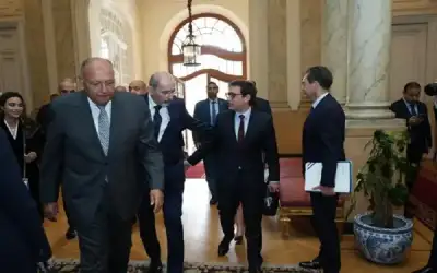 بدء اجتماع أردني مصري فرنسي في
