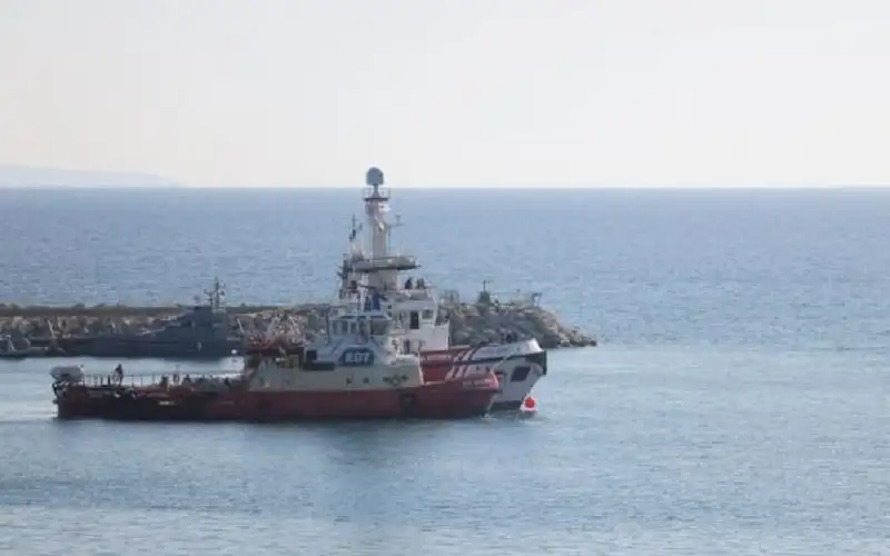 تحمل 400 طن .. سفينة مساعدات