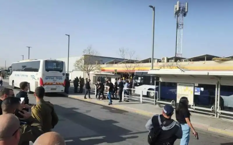 إصابة مستوطنين اثنين بعملية طعن في