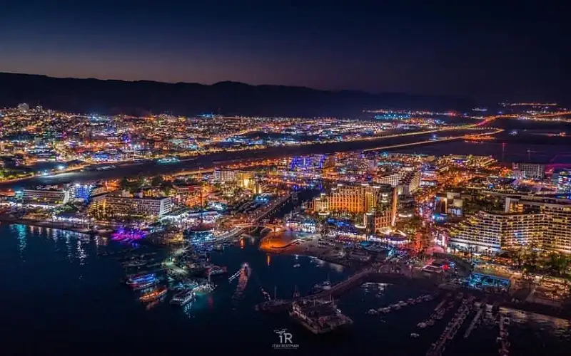 إسرائيل اليوم: إصابة أحد المعسكرات في