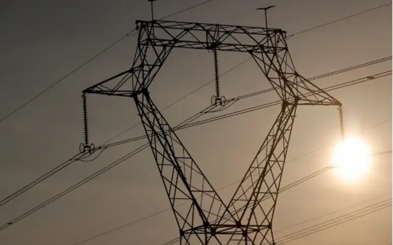 انفجار ضخم قرب أحد خطوط كهرباء