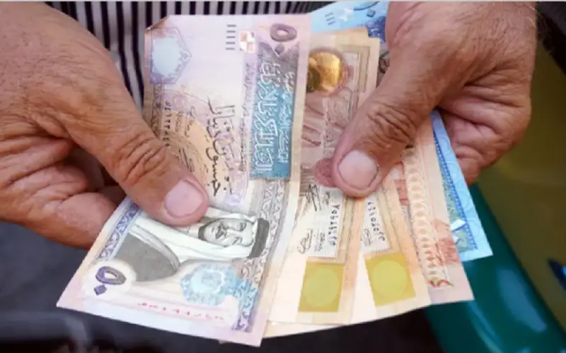 تحويل رواتب معلمي الإضافي للبنوك وبدء