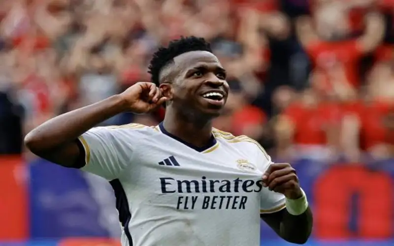 ليفربول وباريس يرغبان بشرائه .. العنصرية