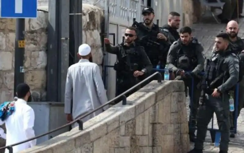 الاحتلال يمنع الآلاف من دخول الأقصى