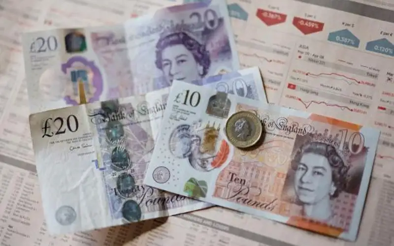تراجع الجنيه الاسترليني أمام الدولار