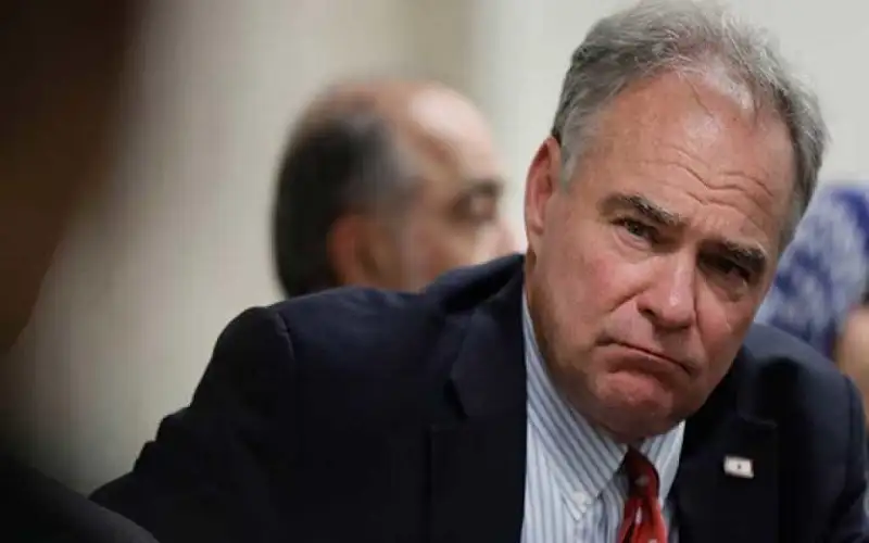 سيناتور ديمقراطي يدعو لحجب الأسلحة الهجومية