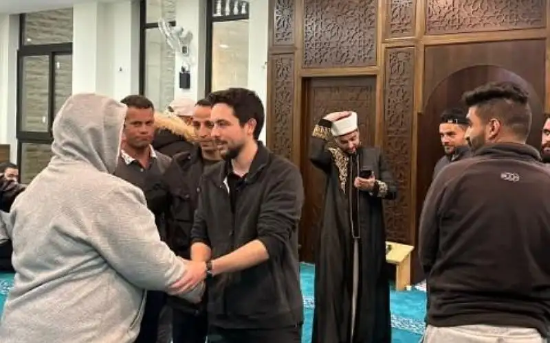 ولي العهد يحيي ليلة القدر في