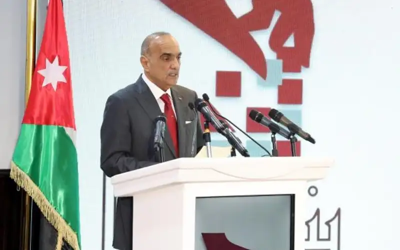 الخصاونة يطلق مبادرة بنعمرها لصيانة مساكن