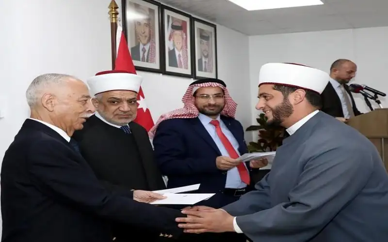 تسليم مكرمة الأئمة المقلبين على الزواج