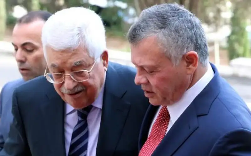 الملك يطلع على مستجدات الساحة الفلسطينية