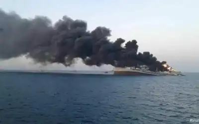 الحوثيون يعلنون استهداف سفينتين إسرائيليتين وأخريين