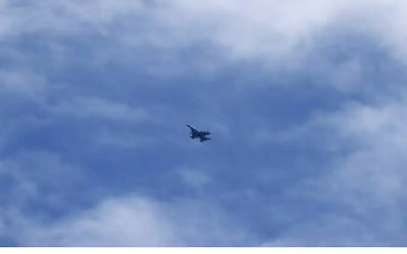 مقاتلة إسرائيلية تقصف آلية عسكرية ضخمة