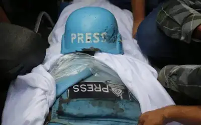 جيش الاحتلال يستهدف 3 صحفيين بمخيم