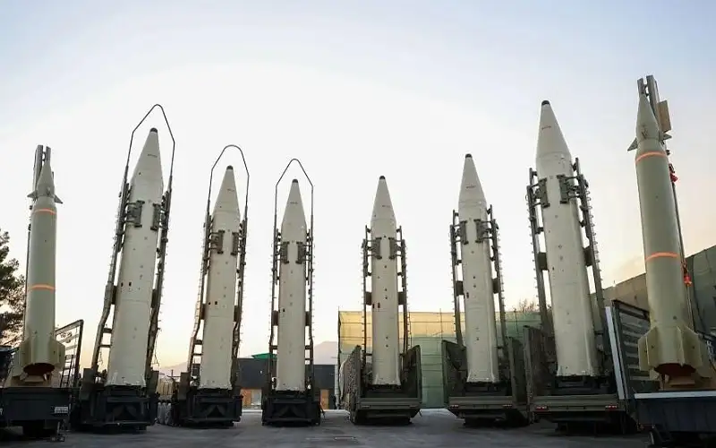 إيران تحذر من فتح الأجواء أمام